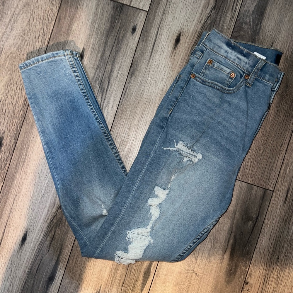 Aeropostale Ripped Jeans- Size 6 Mid Wash High Rise